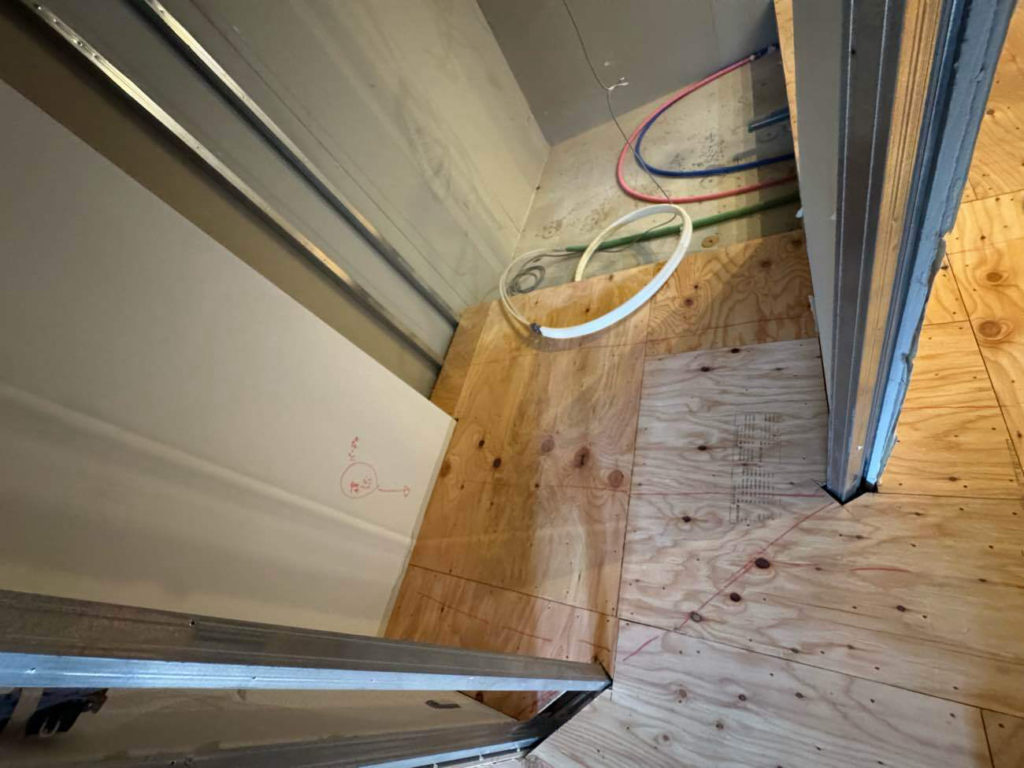 マンション　１日置床工事　乾式二重床（東京都港区）