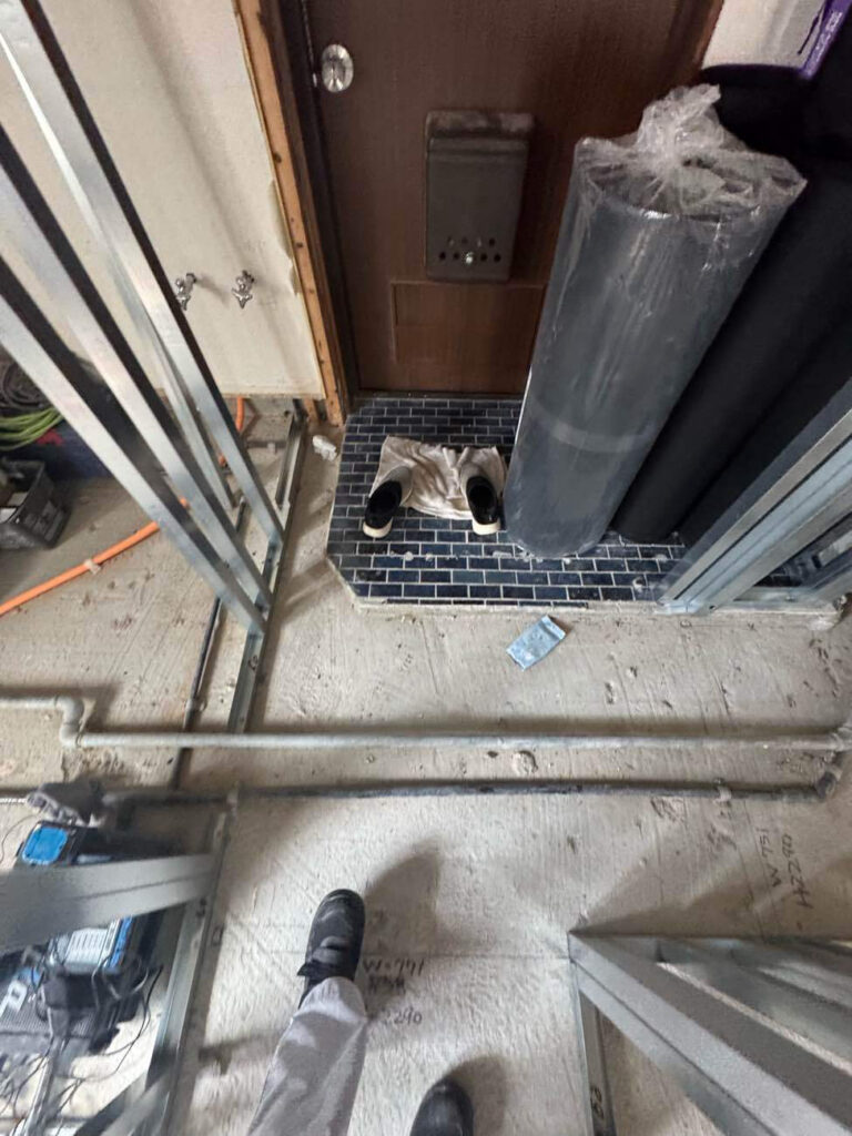 店舗　置床工事　乾式二重床（東京都千代田区）