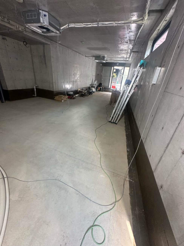 店舗　置床工事　乾式二重床（東京都新宿区）