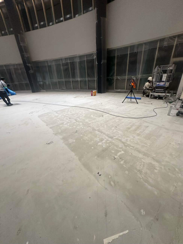 店舗夜間工事　置床工事　乾式二重床（神奈川県小田原市）