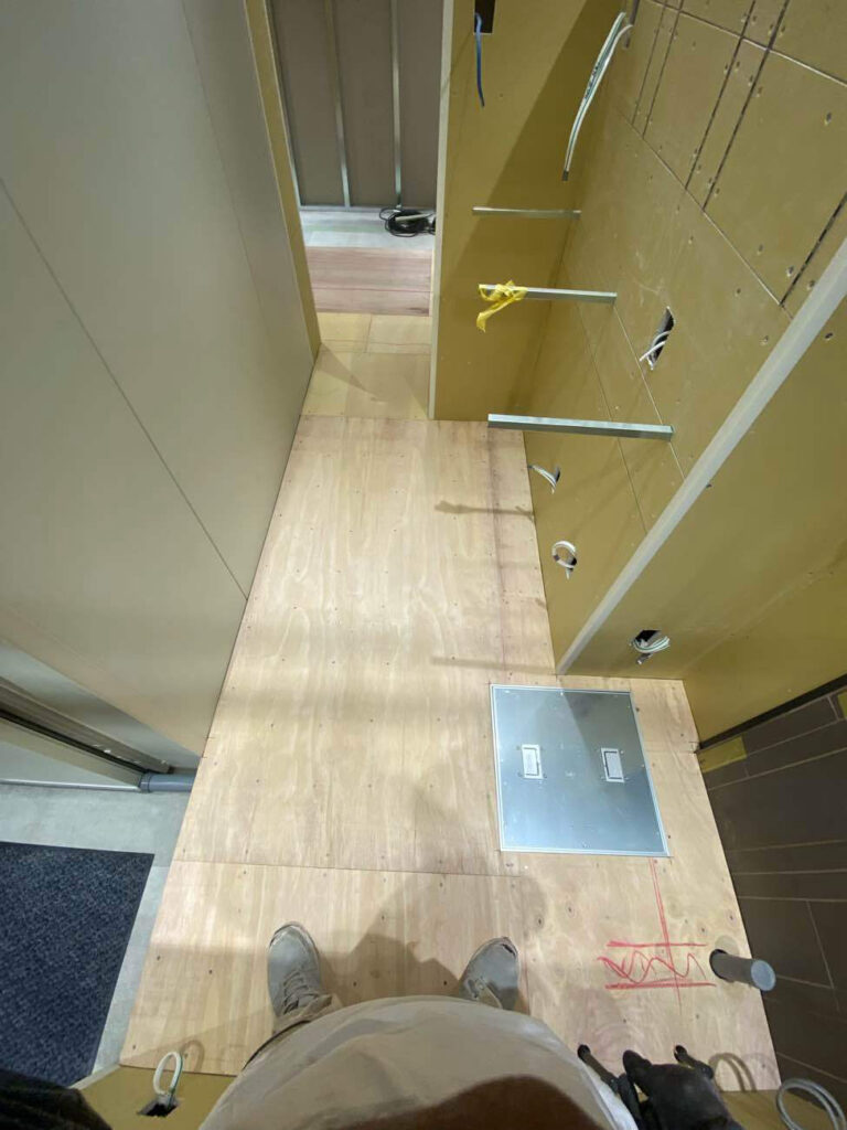 テナント夜間工事　置床工事　乾式二重床（東京都武蔵野市）