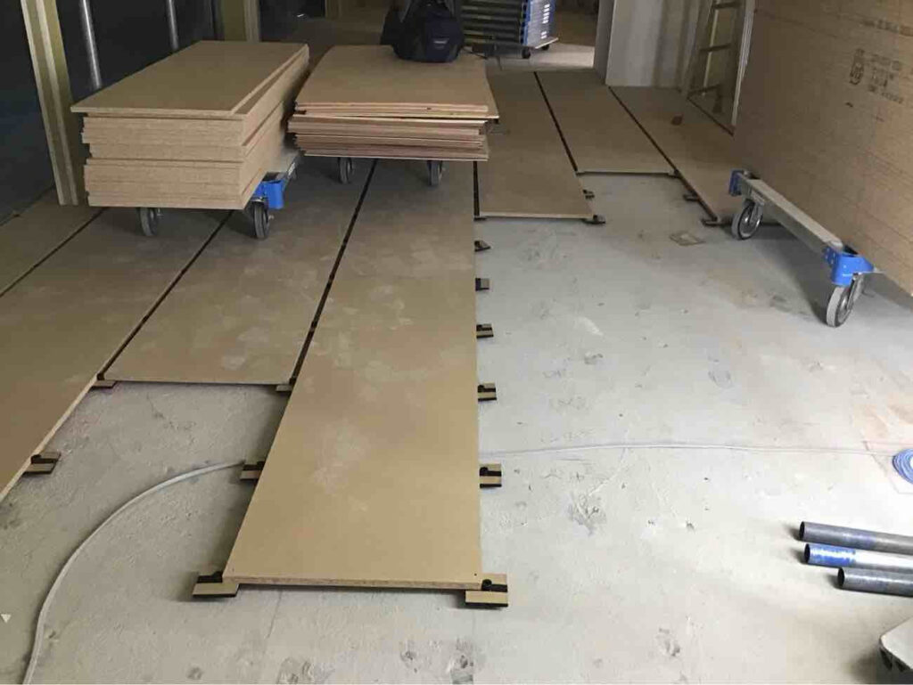 店舗夜間工事　置床工事　乾式二重床（横浜市西区）