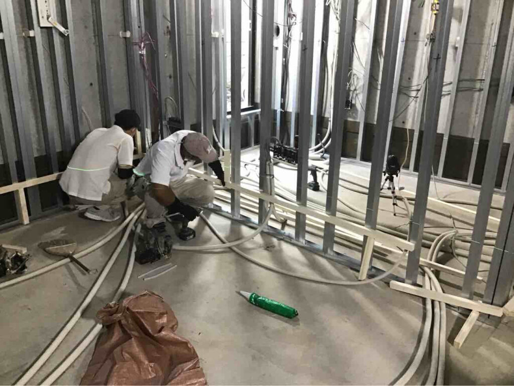 店舗　置床工事　乾式二重床（東京都新宿区）