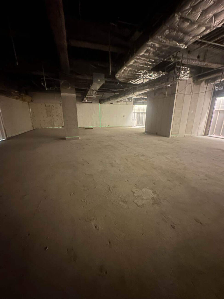 店舗夜間工事　置床工事　乾式二重床（横浜市西区）