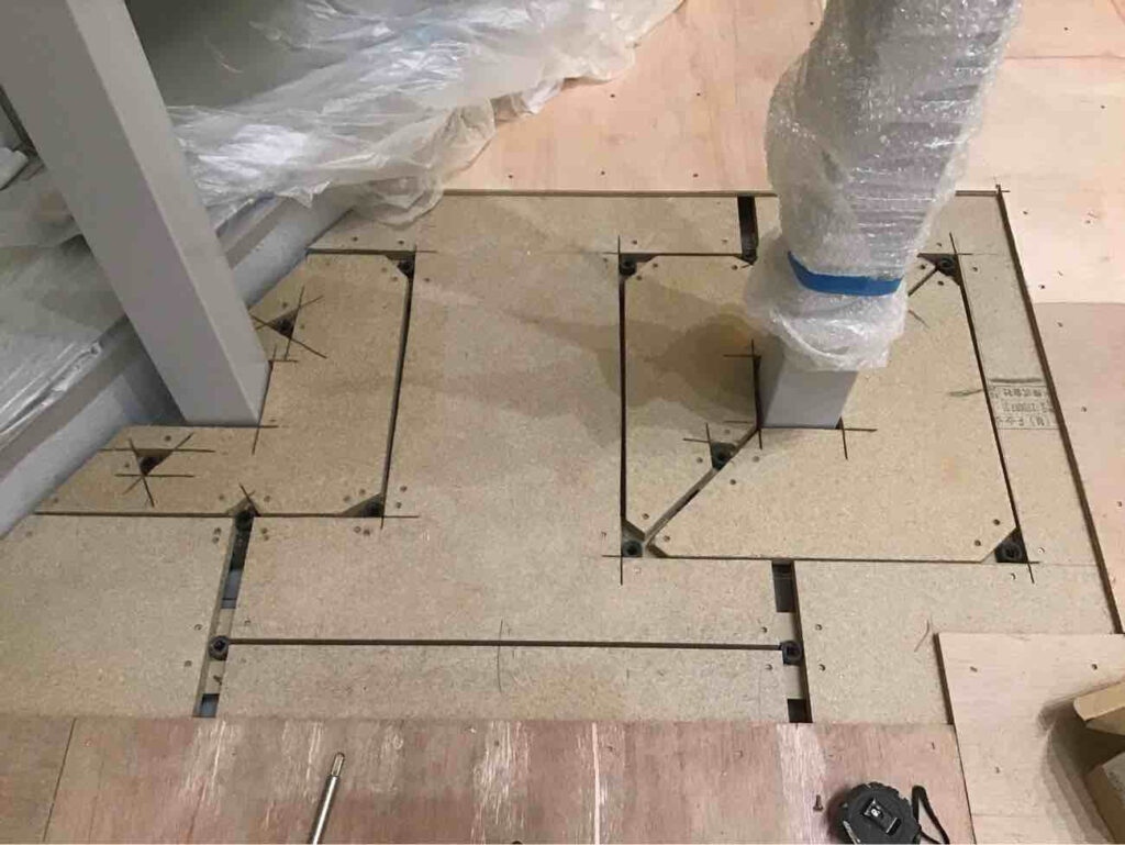 店舗夜間工事　置床工事　乾式二重床（神奈川県小田原市）