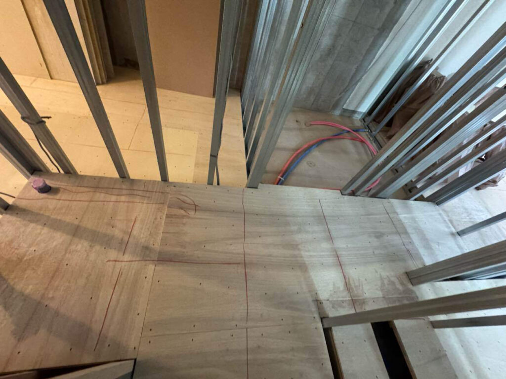 マンション　置床工事　パーチクルボード　プラ束（東京都北区）