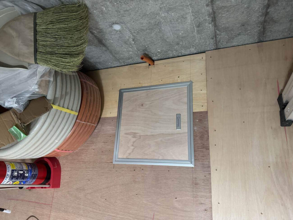 店舗　一日工事　乾式二重床（東京都墨田区）