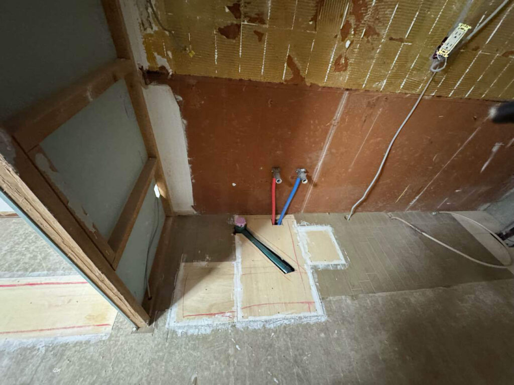 マンション　置床工事　パーチクルボード　プラ束（東京都北区）