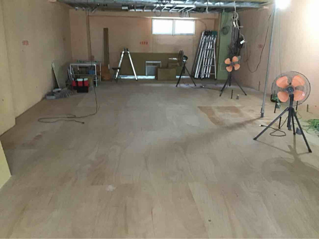 店舗　置床工事　乾式二重床（さいたま市浦和区）