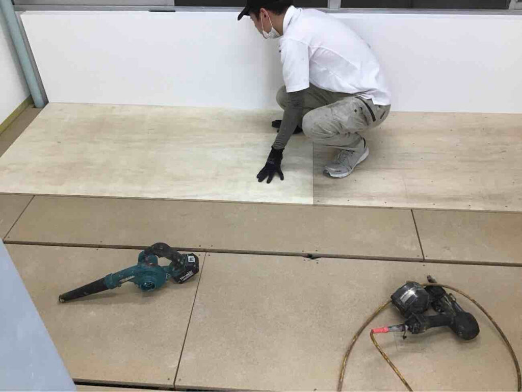 大学　置床工事　乾式二重床（神奈川県小田原市）
