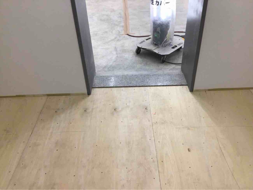 大学　置床工事　乾式二重床（神奈川県小田原市）
