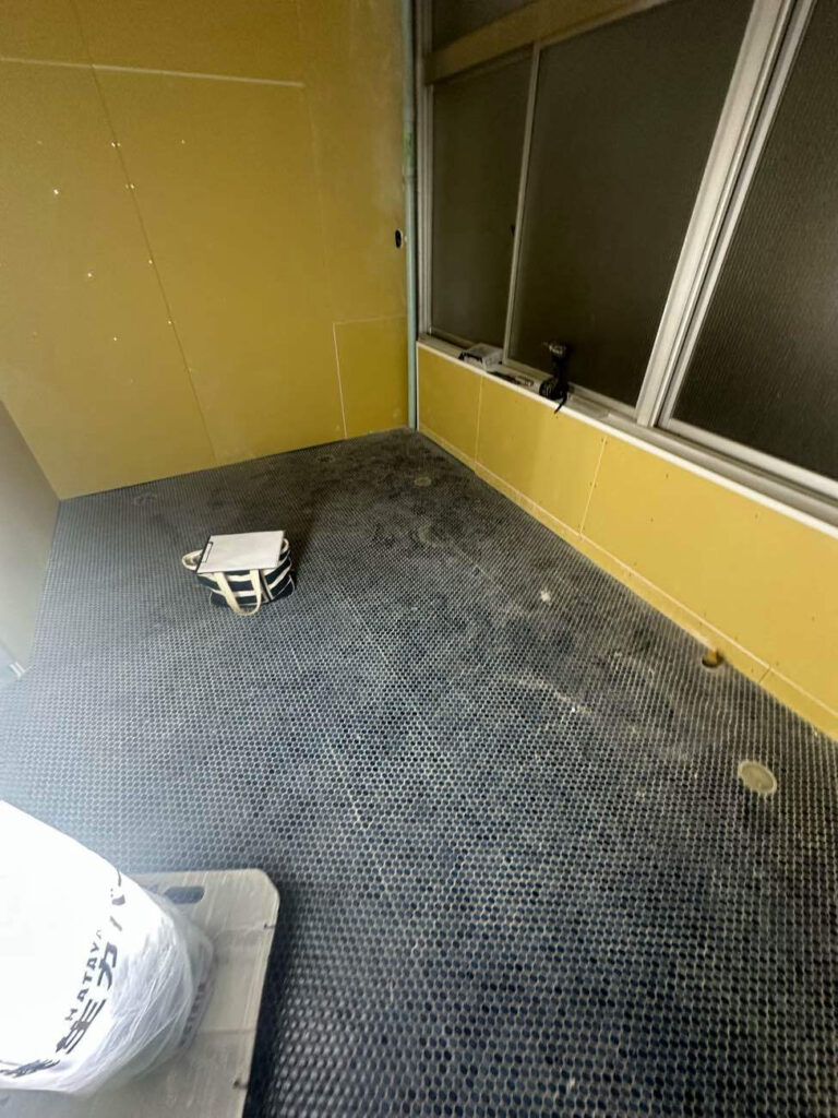 大学　置床工事　乾式二重床（神奈川県小田原市）