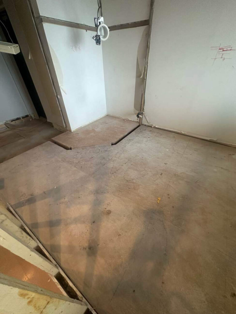 マンション　置床工事　ラワン構造用合板12ｍｍ（東京都世田谷区）