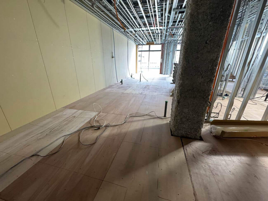 店舗　置床工事　乾式二重床（東京都西東京市）