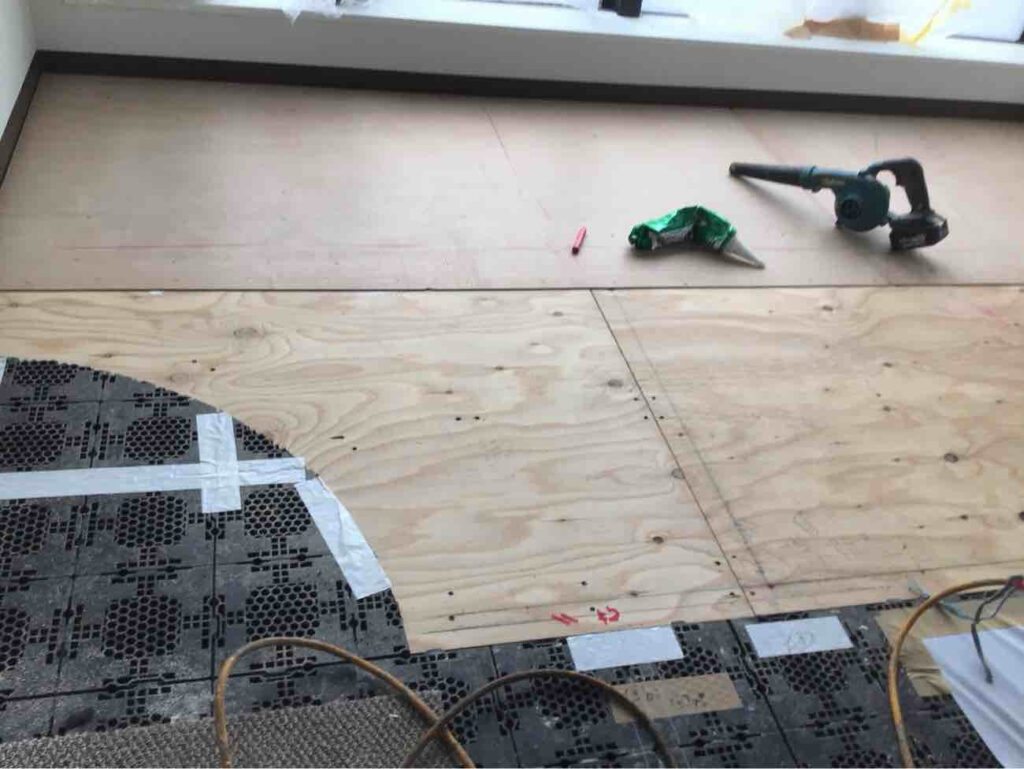 クリニック　置床工事　超低床プラ束（東京都渋谷区）