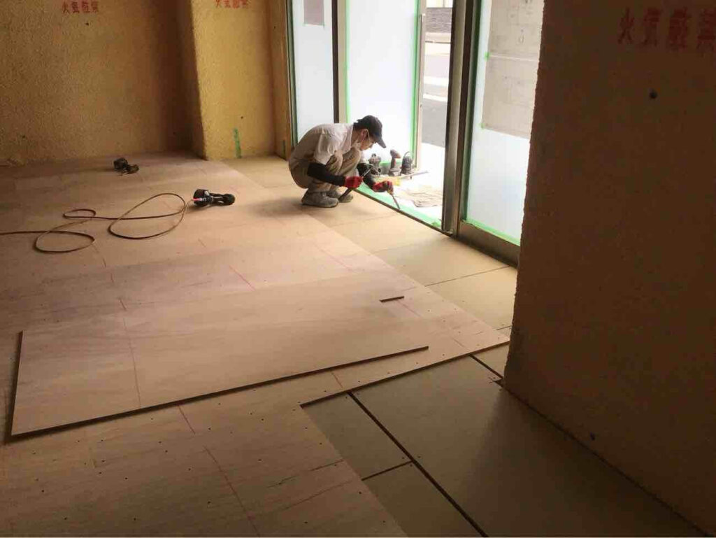 店舗　置床工事　乾式二重床（さいたま市浦和区）