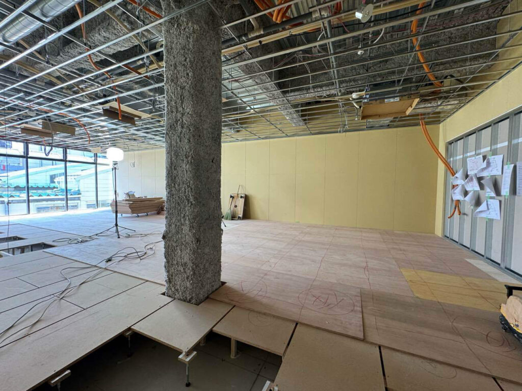 店舗　置床工事　乾式二重床（東京都西東京市）