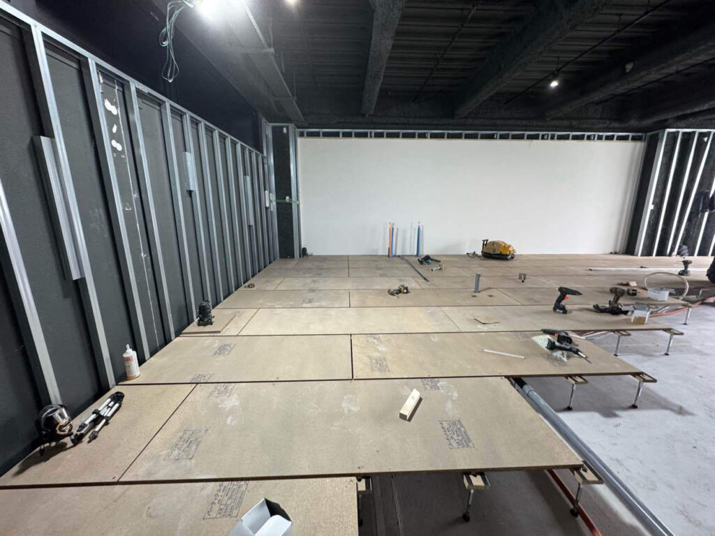 店舗　置床工事　乾式二重床（東京都港区）