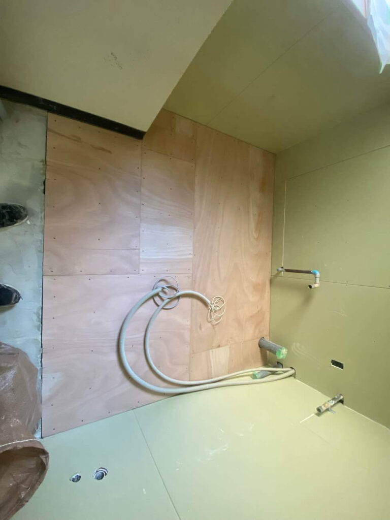 学校トイレ改修工事　乾式二重床　フクビフリーフロアＣＰ-Ｆ（東京都中野区）