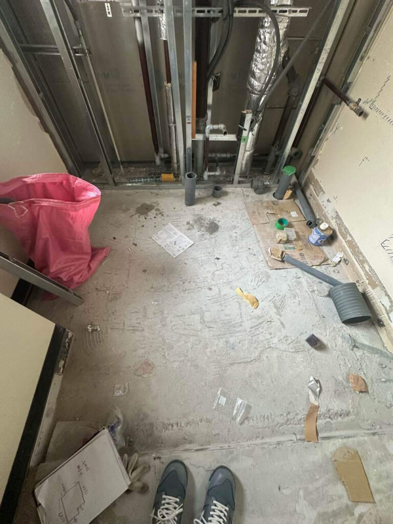 学校トイレ改修工事　乾式二重床　フクビフリーフロアＣＰ-Ｆ（東京都中野区）