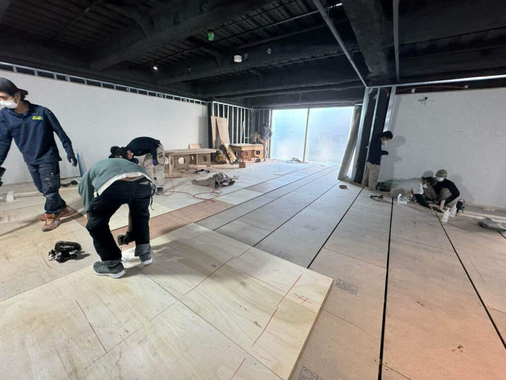 店舗　置床工事　乾式二重床（東京都港区）