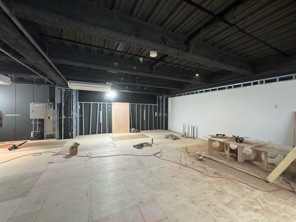 店舗　置床工事　乾式二重床（東京都港区）