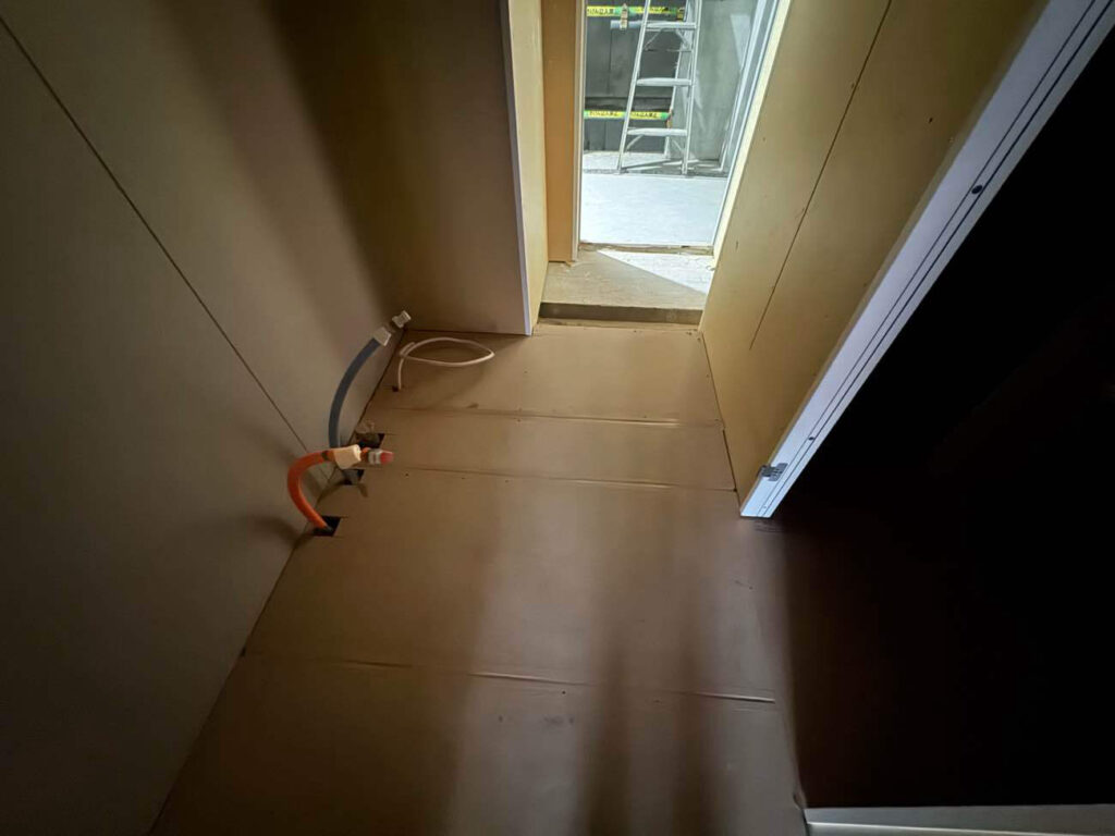 新築マンション　置床工事　乾式二重床（川崎市川崎区）