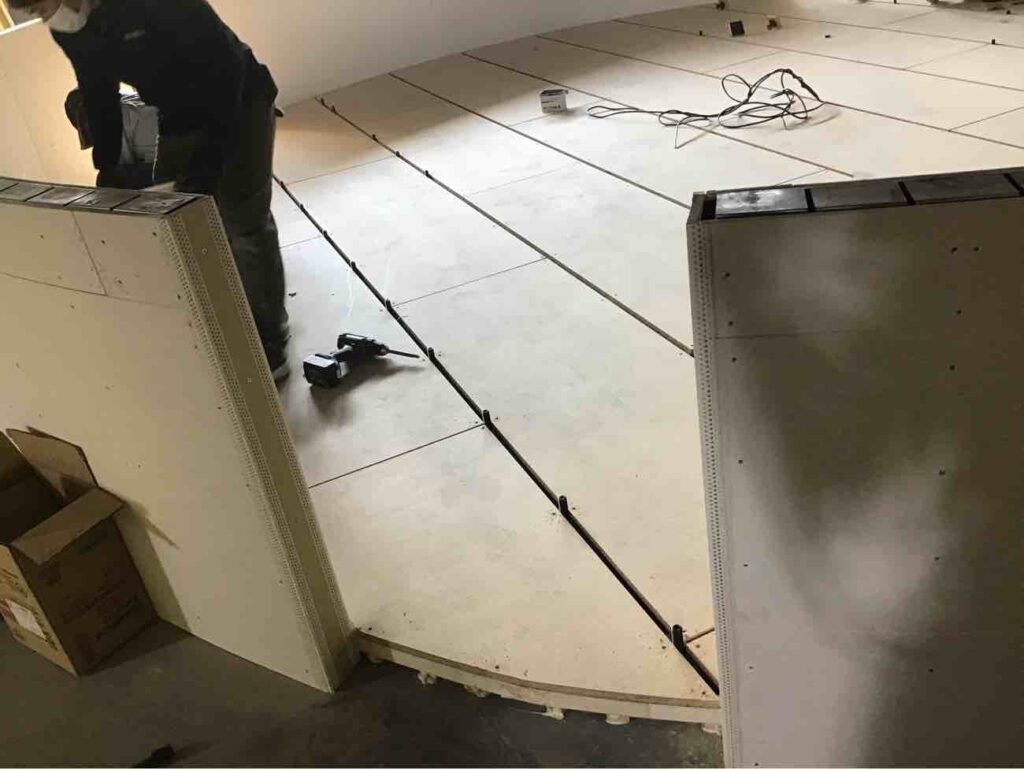 店舗　置床工事　乾式二重床（千葉県千葉市）