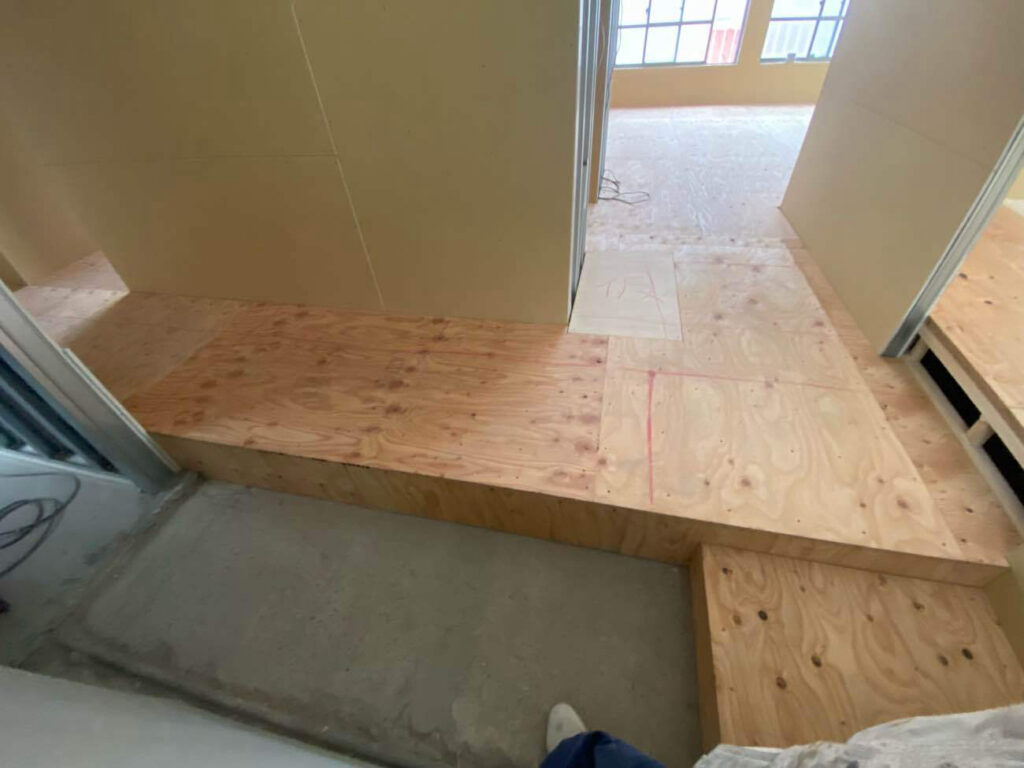 店舗　置床工事　乾式二重床（東京都台東区）