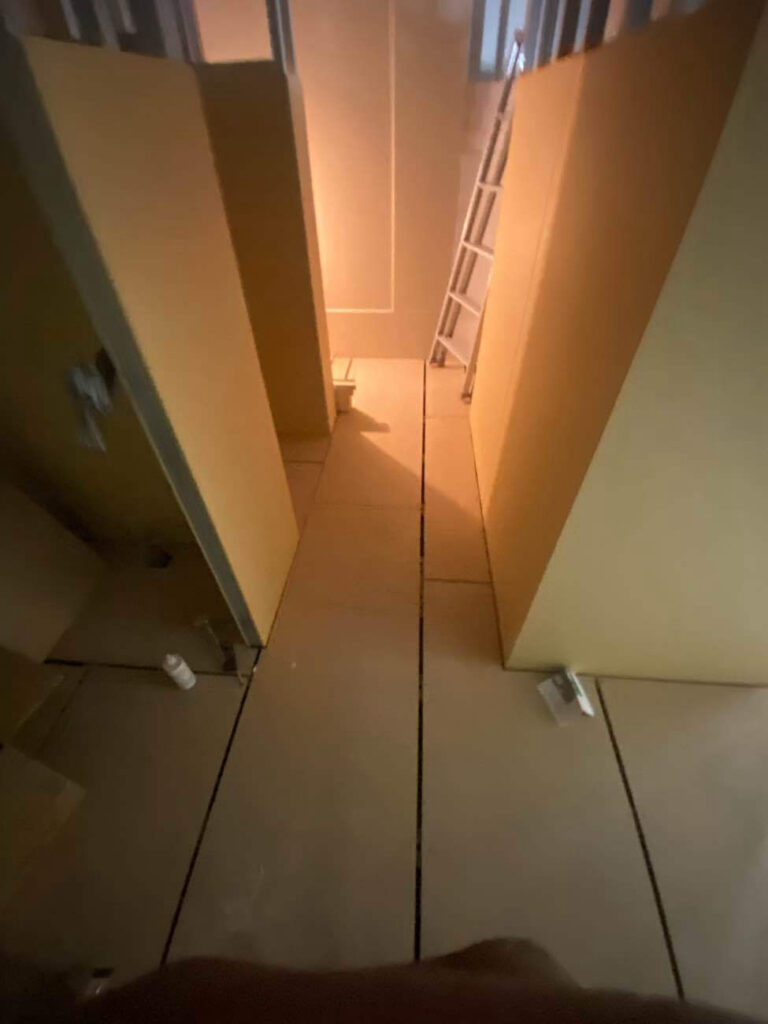 店舗　置床工事　乾式二重床（東京都台東区）