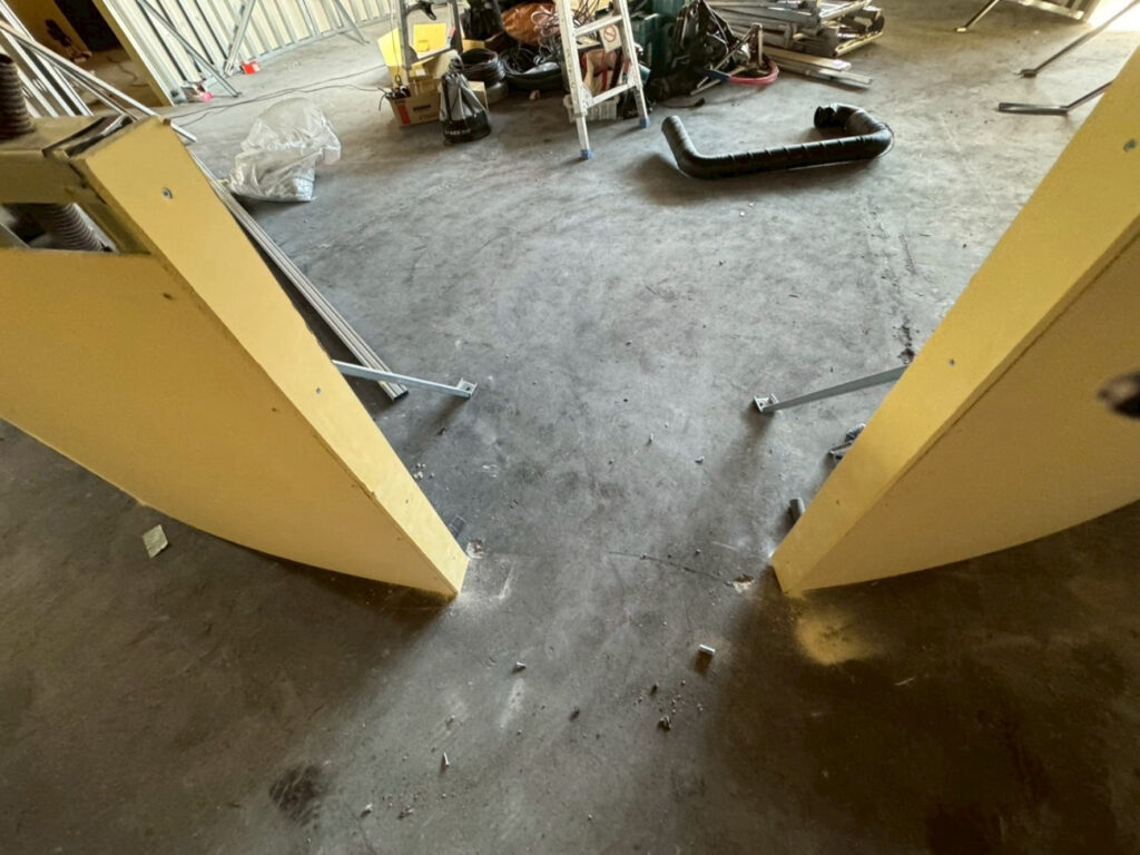 店舗　置床工事　乾式二重床（千葉県千葉市）