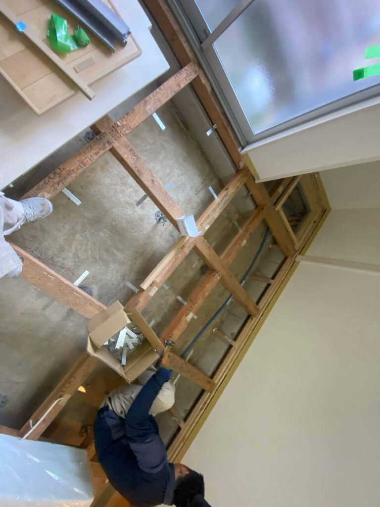 マンション　置床工事　針葉樹構造用合板24ｍｍ　グラスウール（東京都品川区）