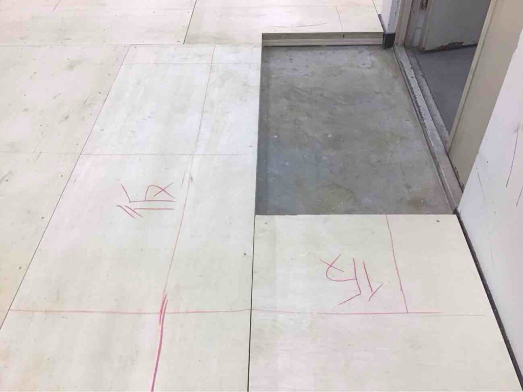 店舗　置床工事　乾式二重床（東京都中央区）
