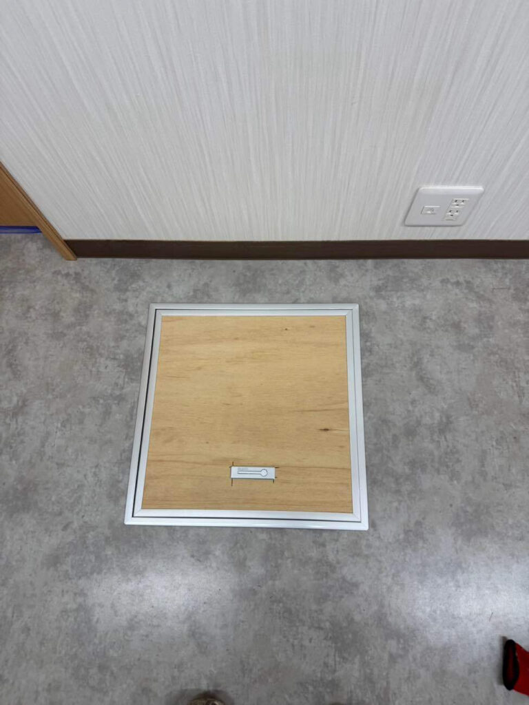 クリニック 点検口取付工事(埼玉県新座市)