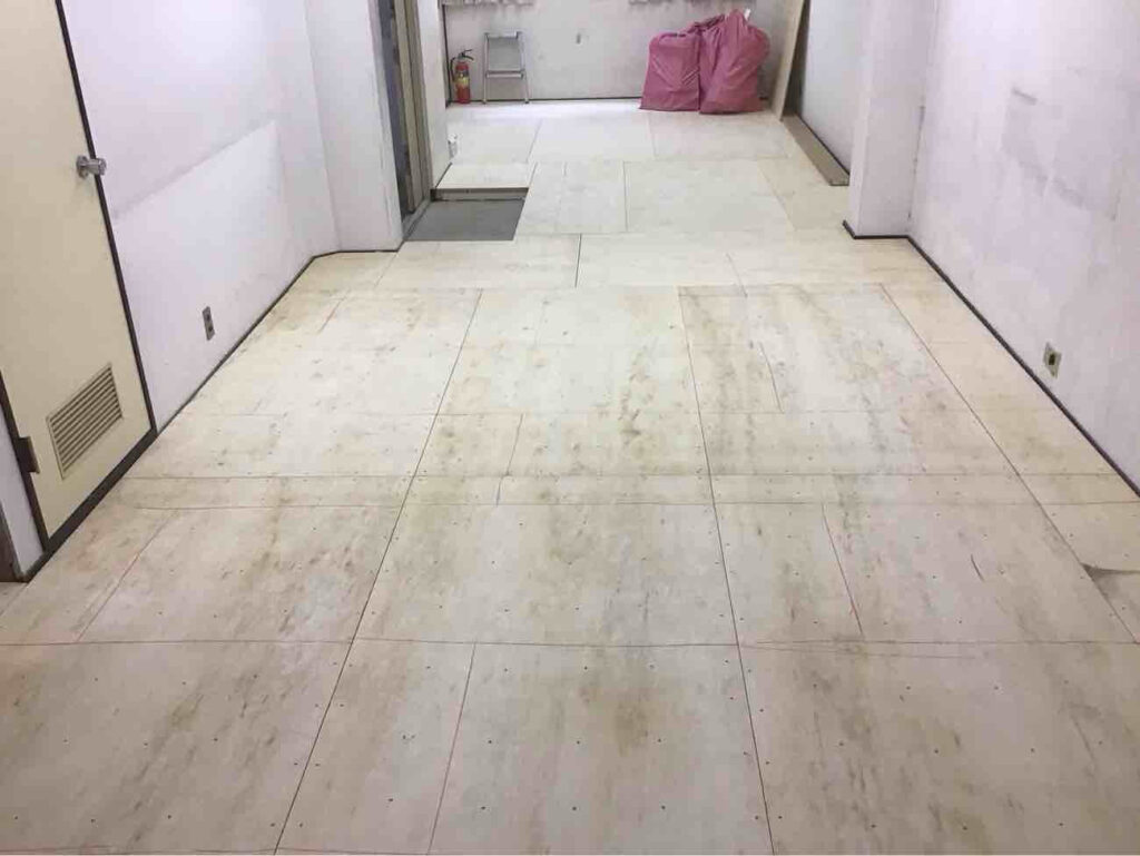 店舗　置床工事　乾式二重床（東京都中央区）