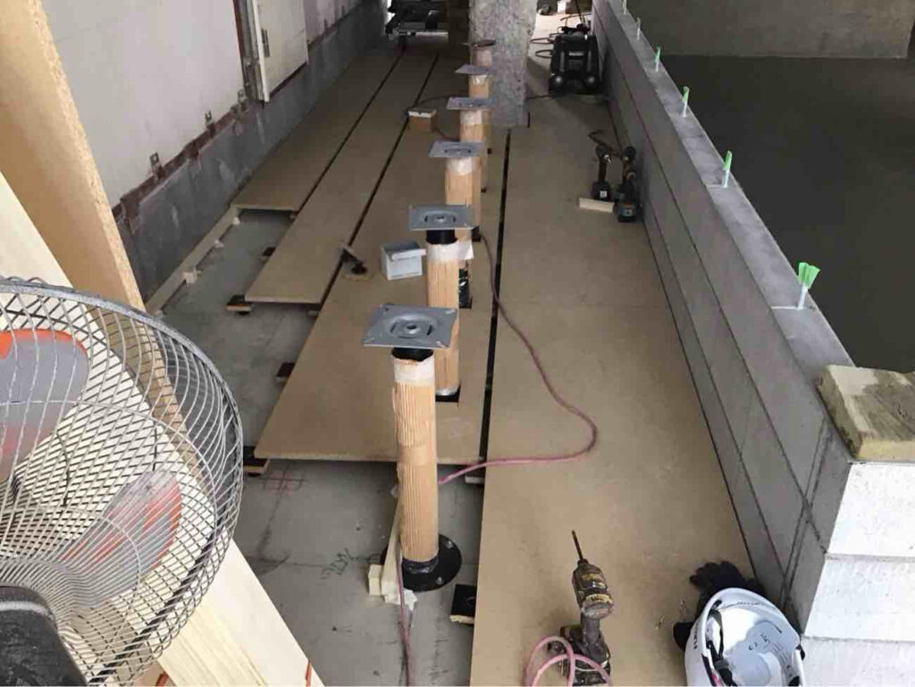 店舗　置床工事　乾式二重床（東京都新宿区）
