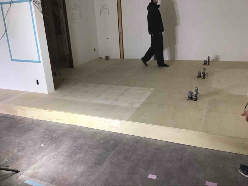 店舗　１日置床工事　乾式二重床（東京都渋谷区）