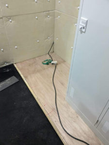 シュミレーションゴルフ店舗　置床工事　パーチクルボード（東京都文京区）