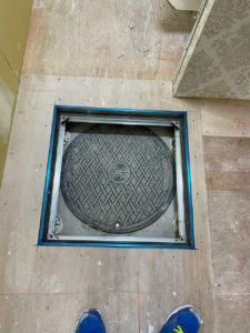 店舗　夜間工事　置床工事　乾式二重床（東京都新宿区）