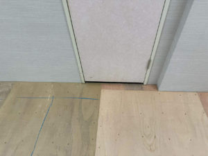 駅改修　置床工事　乾式二重床（東京都北区）　