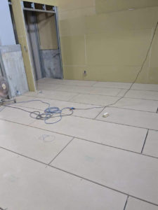 店舗新築　置床工事　乾式二重床（東京都渋谷区）