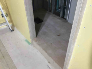 店舗　置床工事　乾式二重床（横浜市港北区）