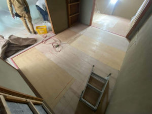 マンション　置床工事　乾式二重床（静岡県熱海市）