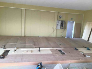 シミュレーションゴルフ店舗　細工置床工事　乾式二重床（茨城県稲敷郡）