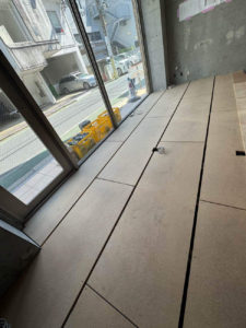 店舗　置床工事　乾式二重床（東京都渋谷区）
