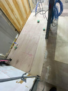 店舗　置床工事　パーチクルボード（東京都新宿区）