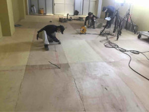 店舗　夜間工事　置床工事　乾式二重床（埼玉県富士見市）