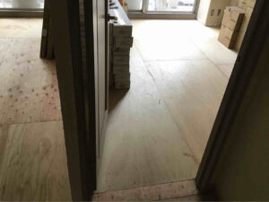 マンション　置床工事　針葉樹構造用合板（東京都墨田区）