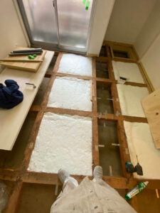 マンション　置床工事　針葉樹構造用合板24ｍｍ　グラスウール（東京都品川区）