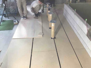 店舗　置床工事　乾式二重床（東京都新宿区）